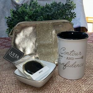 ~Set of Accessories~
MakeUp Brush Holder/MakeUp Bag/Compact Mirror/Trinket Dish